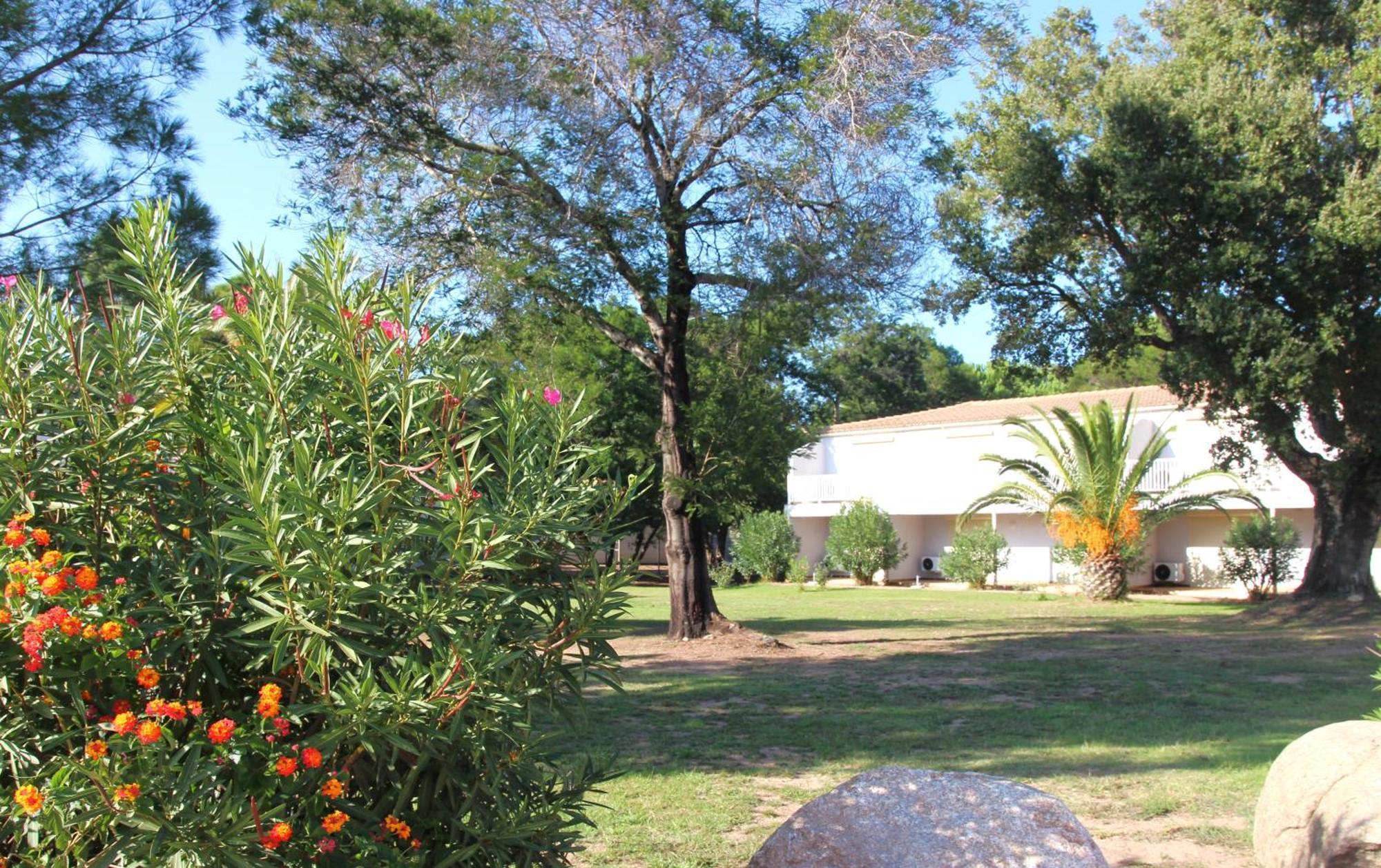 Fiori Di Cala Rossa Residence Hoteliere Lecci Buitenkant foto