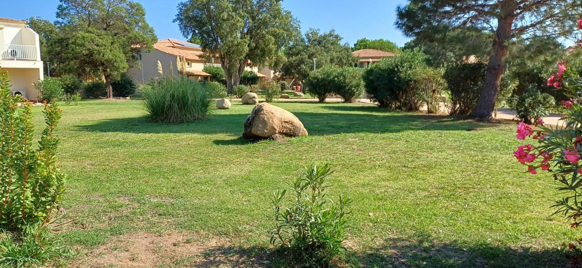 Fiori Di Cala Rossa Residence Hoteliere Lecci Buitenkant foto